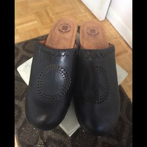 LUCK BRAND CLOGS SIZE 10